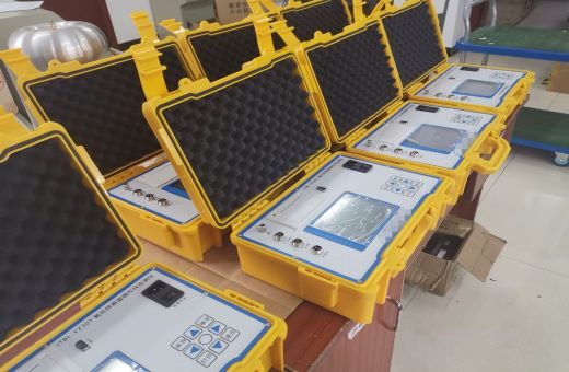 为上海客户定制的7台氧化锌避雷器阻性电流测试仪完成了！